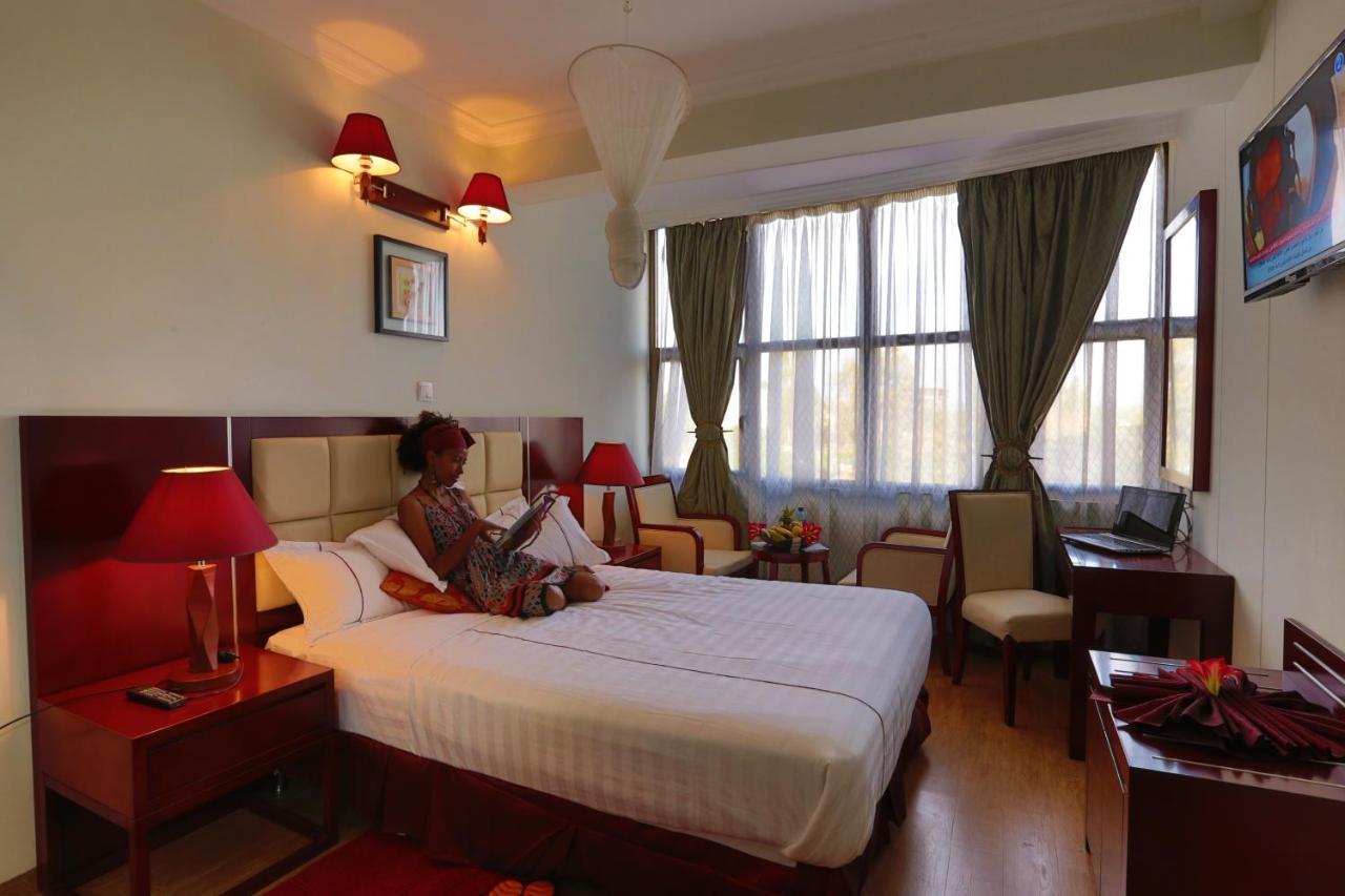 Rahnile Hotel Bahar Dar Esterno foto